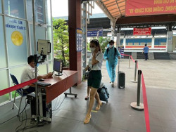 Nhiều người dân ngại về quê đón Tết vì phải cách ly