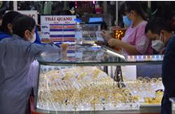 Giá vàng hôm nay 12-1: Lao lên khi đồng USD bị bán tháo