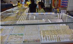 Giá vàng hôm nay 13-1: Tăng tiếp do đồng USD còn suy yếu