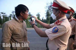 Xử lý nghiêm các hành vi vi phạm trật tự an toàn giao thông ngay từ đầu năm