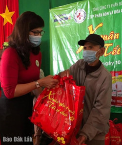 Hơn 49,5 tỷ đồng tặng quà các cá nhân, tập thể trong dịp Tết Nguyên đán Nhâm Dần