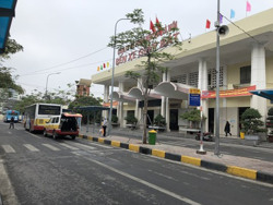 Cận Tết, các bến xe vẫn 'ngóng' khách từng ngày