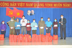 Đoàn đại biểu Quốc hội thăm, tặng quà Tết nhân dân huyện biên giới