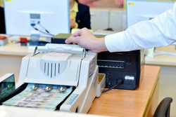 Yêu cầu xử lý nghiêm những trường hợp ép mua bảo hiểm khi vay vốn