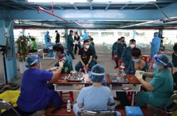 Sống chung an toàn với Omicron?