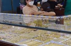 Giá vàng hôm nay 24-1: Vàng SJC tăng mạnh, tiến sát 62 triệu đồng/lượng