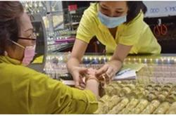 Giá vàng hôm nay 25-1: Nóng lên dù USD tăng giá