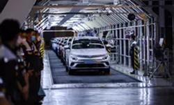 Thủ tướng giao Bộ Công Thương xem xét thu hút nhà đầu tư sản xuất xe điện