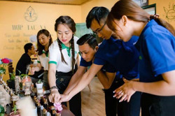 Những người trẻ đưa sản phẩm tinh dầu vươn xa