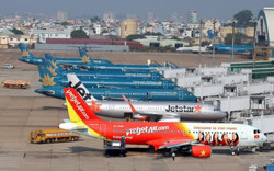 Mở cửa hàng không, khởi động du lịch: Không thể trì hoãn