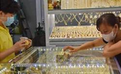 Giá vàng hôm nay 5-1: Tăng trở lại dù đồng USD tiếp tục mạnh lên