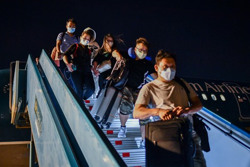 Hãng hàng không kêu khó vì quy định test nhanh trước chuyến bay quốc tế