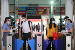 An toàn với Covid-19 khi đi tàu xe