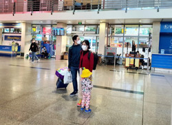 Trẻ em đi máy bay từ TP HCM có phải xét nghiệm Covid-19?