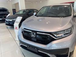 Lo doanh nghiệp ôtô chuyển sang "đi buôn"