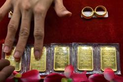 Giá vàng hôm nay 11-10: USD tăng sức ép, vàng đối mặt rủi ro