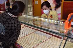 Giá vàng hôm nay 13-10: Bị mắc kẹt dưới sức mạnh của USD