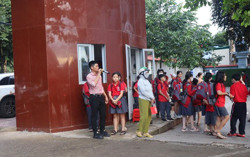 Bảo đảm an toàn giao thông trước cổng trường: Chủ động từ phía trường học