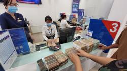 Lãi suất huy động tiếp tục "nóng"