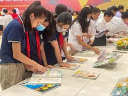 Cân nhắc kỹ trước khi mua sách giáo khoa