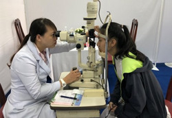 Tránh nguy cơ mất thị lực ở trẻ em