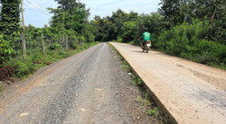 Đường thi công dở dang vì nhà thầu bất ngờ rút lui