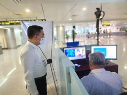 Ngăn chặn bệnh đậu mùa khỉ ngay tại chân máy bay