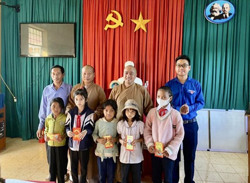 Huyện Ea H'leo trao 68 suất học bổng "Tiếp sức đường dài" cho học sinh