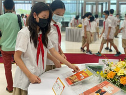 Giá SGK mới cao gấp nhiều lần: Nhà xuất bản có được lợi?