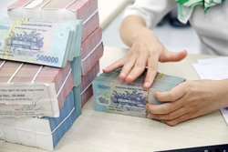 Cuộc đua lãi suất nóng từng ngày