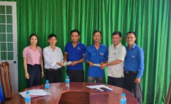 Huyện Buôn Đôn: Trao vốn khởi nghiệp cho thanh niên khó khăn xã Ea Nuôl