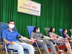 Huyện Cư Kuin: Hơn 400 người tham gia hiến máu tình nguyện