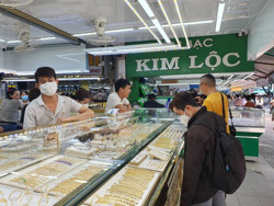 Giá vàng hôm nay 8-10: Vàng thế giới giảm dữ dội, vàng SJC vẫn tăng tiếp