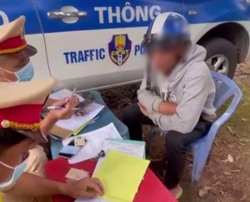 Xử phạt 1 trường hợp sử dụng Giấy phép lái xe giả