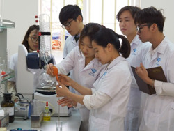 Đề xuất không đào tạo từ xa với ngành sức khỏe, giáo viên: Có lạc hậu?