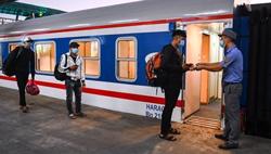 Giá vé máy bay, tàu Tết Quý Mão đều tăng