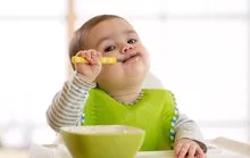 Thời điểm nào tốt để trẻ bắt đầu ăn dặm?