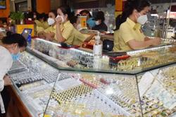 Giá vàng hôm nay 15-11: Giảm sốc rồi bất ngờ lao lên