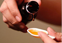 Vụ 150 trẻ tử vong ở Indonesia: Hai công ty sản xuất siro ho bị rút giấy phép