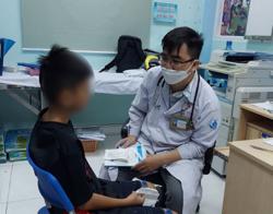 Giật mắt, lắc cổ - bệnh đến từ tivi, điện thoại