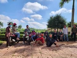 Đối thoại với dân nhưng huyện… "cấm cửa" báo chí