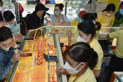 Giá vàng hôm nay: Vàng SJC giảm gần nửa triệu đồng/lượng