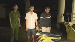 Kết thân trong trại giam, đôi bạn lại dìu nhau vào tù