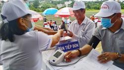 Người lớn tuổi tiêm vắc xin Covid-19 giảm nguy cơ nhập viện