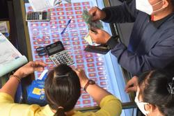 Giá vàng hôm nay: Vàng thế giới giảm tương đương 700.000 đồng/lượng