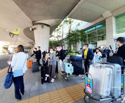 Kinh tế phục hồi mạnh mẽ : Du lịch, hàng không khởi sắc