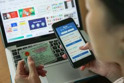 Bẫy tín dụng "rình" người khó