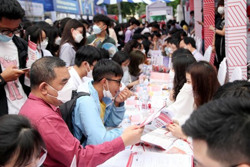 Hướng nghiệp gắn với giới thiệu việc làm