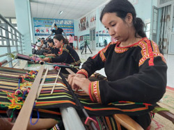Giữ nghề truyền thống ở Krông Pắc