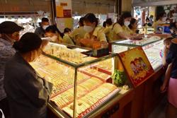 Giá vàng hôm nay 10-12: USD kéo dài đà giảm giá, vàng tiếp tục tăng